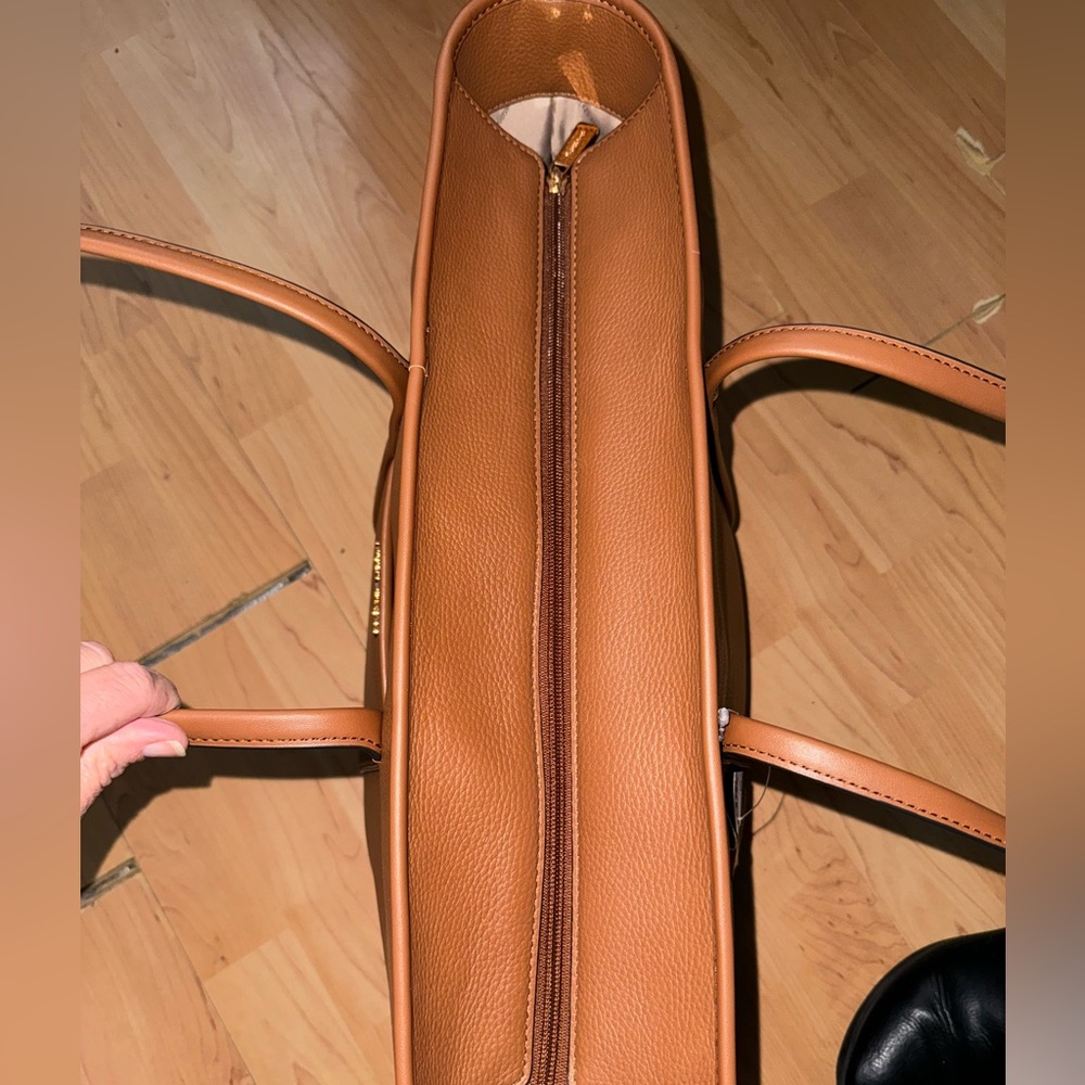 Michael Kors purse - Picture 4 of 6